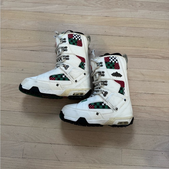 Vans Snowboard Boots with Checkered Detail size 8 men’s - Picture 1 of 5